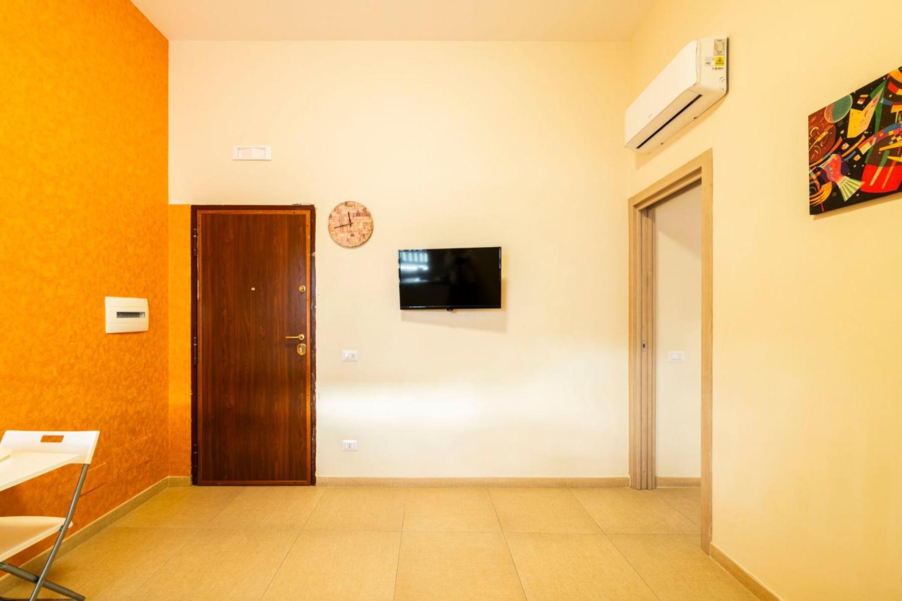 Corso 138 - Sleep & Fly - By Domusextra Bed & Breakfast เนเปิลส์ ภายนอก รูปภาพ