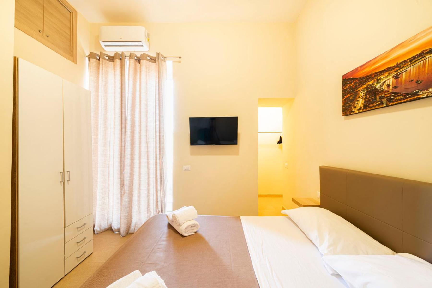 Corso 138 - Sleep & Fly - By Domusextra Bed & Breakfast เนเปิลส์ ภายนอก รูปภาพ