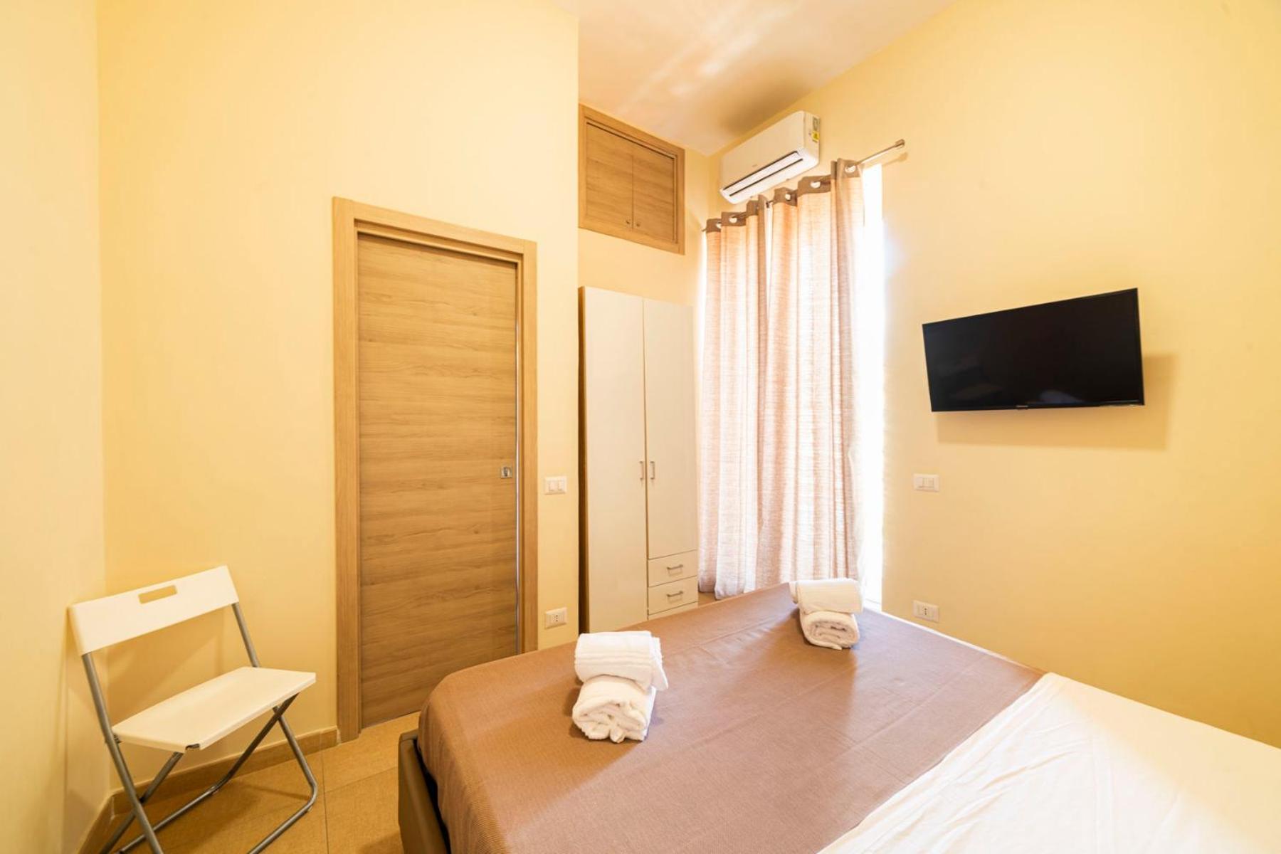 Corso 138 - Sleep & Fly - By Domusextra Bed & Breakfast เนเปิลส์ ภายนอก รูปภาพ