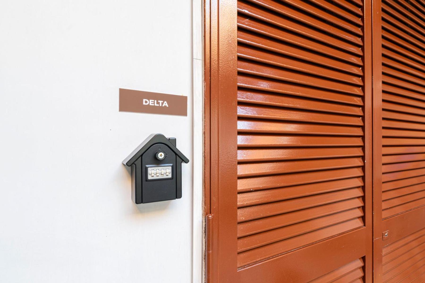 Corso 138 - Sleep & Fly - By Domusextra Bed & Breakfast เนเปิลส์ ภายนอก รูปภาพ