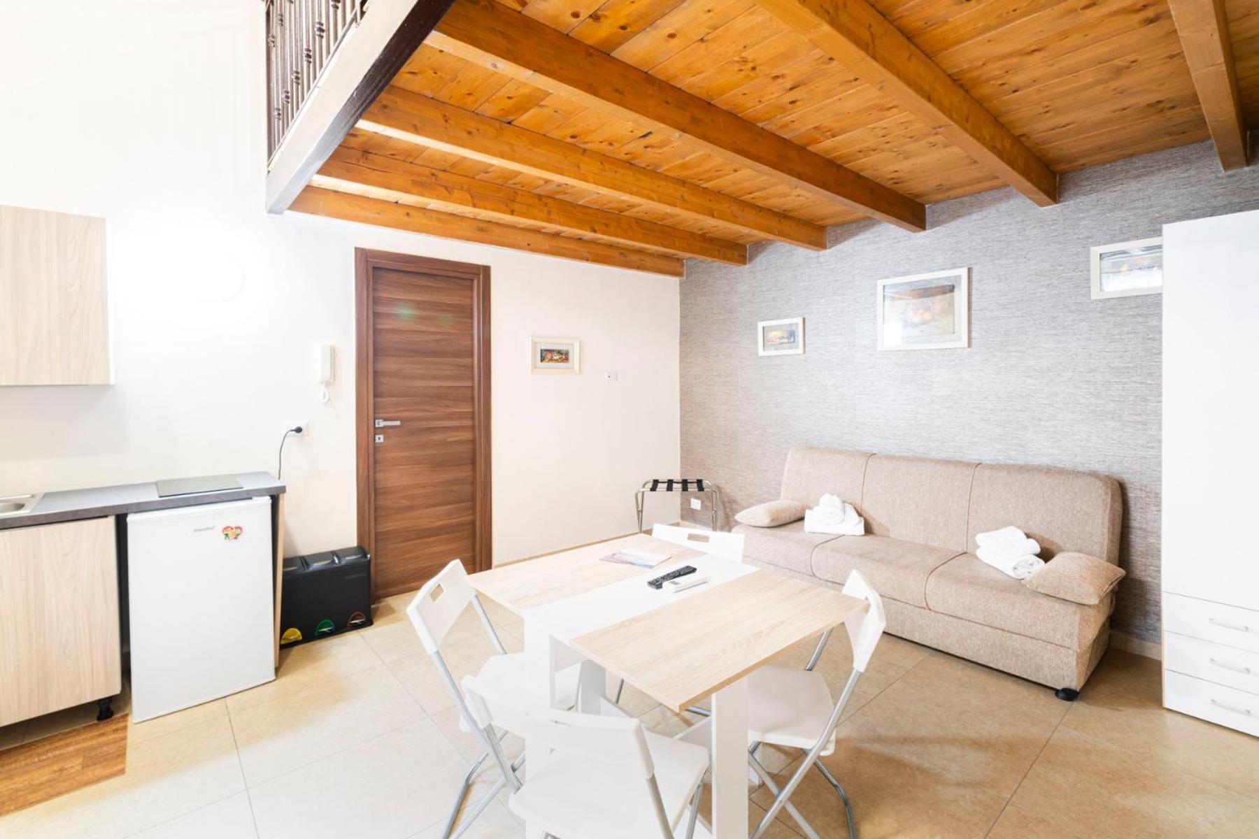 Corso 138 - Sleep & Fly - By Domusextra Bed & Breakfast เนเปิลส์ ภายนอก รูปภาพ