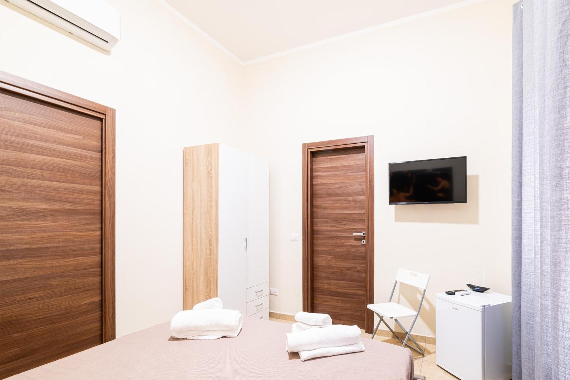 Corso 138 - Sleep & Fly - By Domusextra Bed & Breakfast เนเปิลส์ ภายนอก รูปภาพ