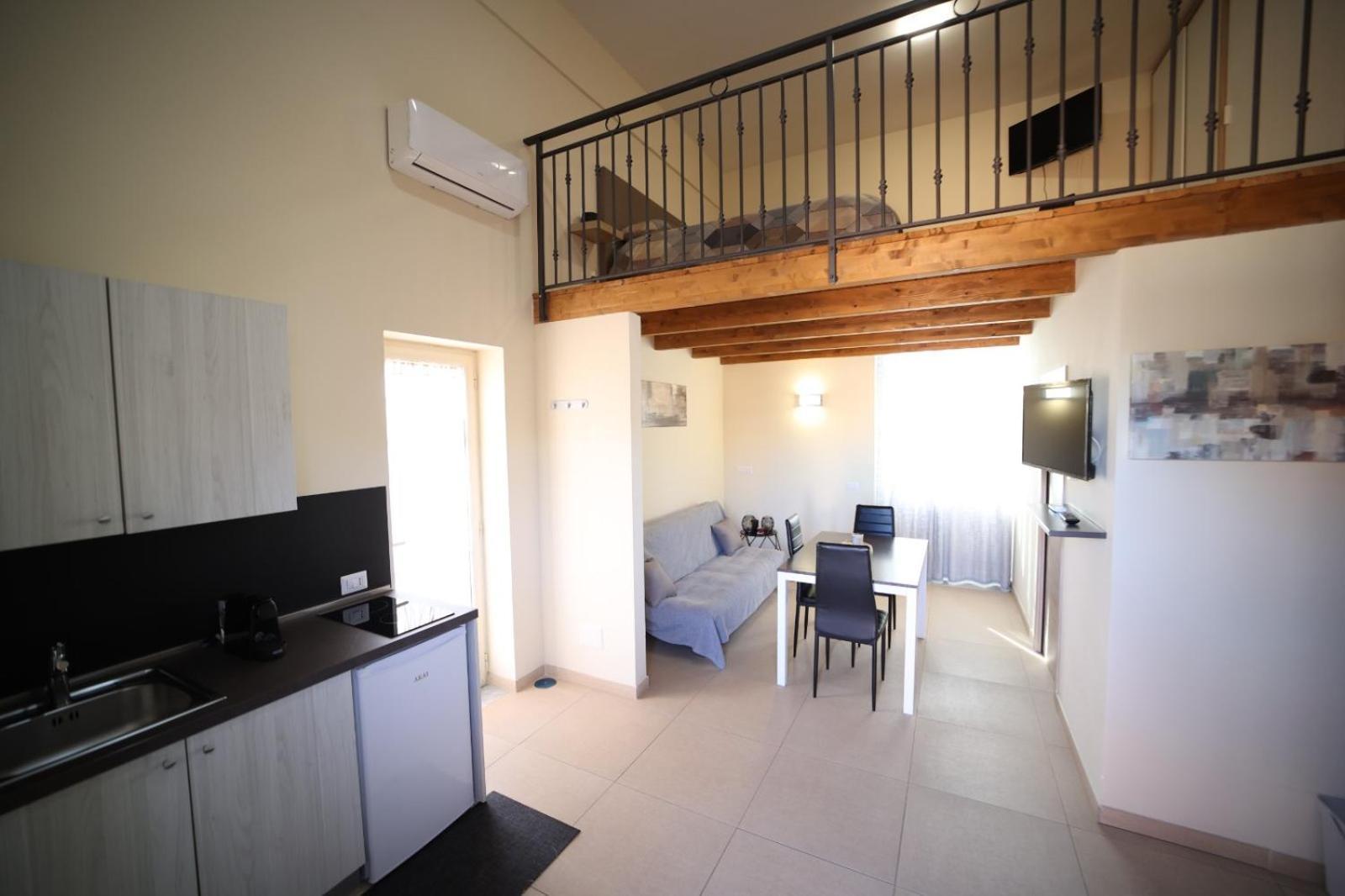 Corso 138 - Sleep & Fly - By Domusextra Bed & Breakfast เนเปิลส์ ภายนอก รูปภาพ